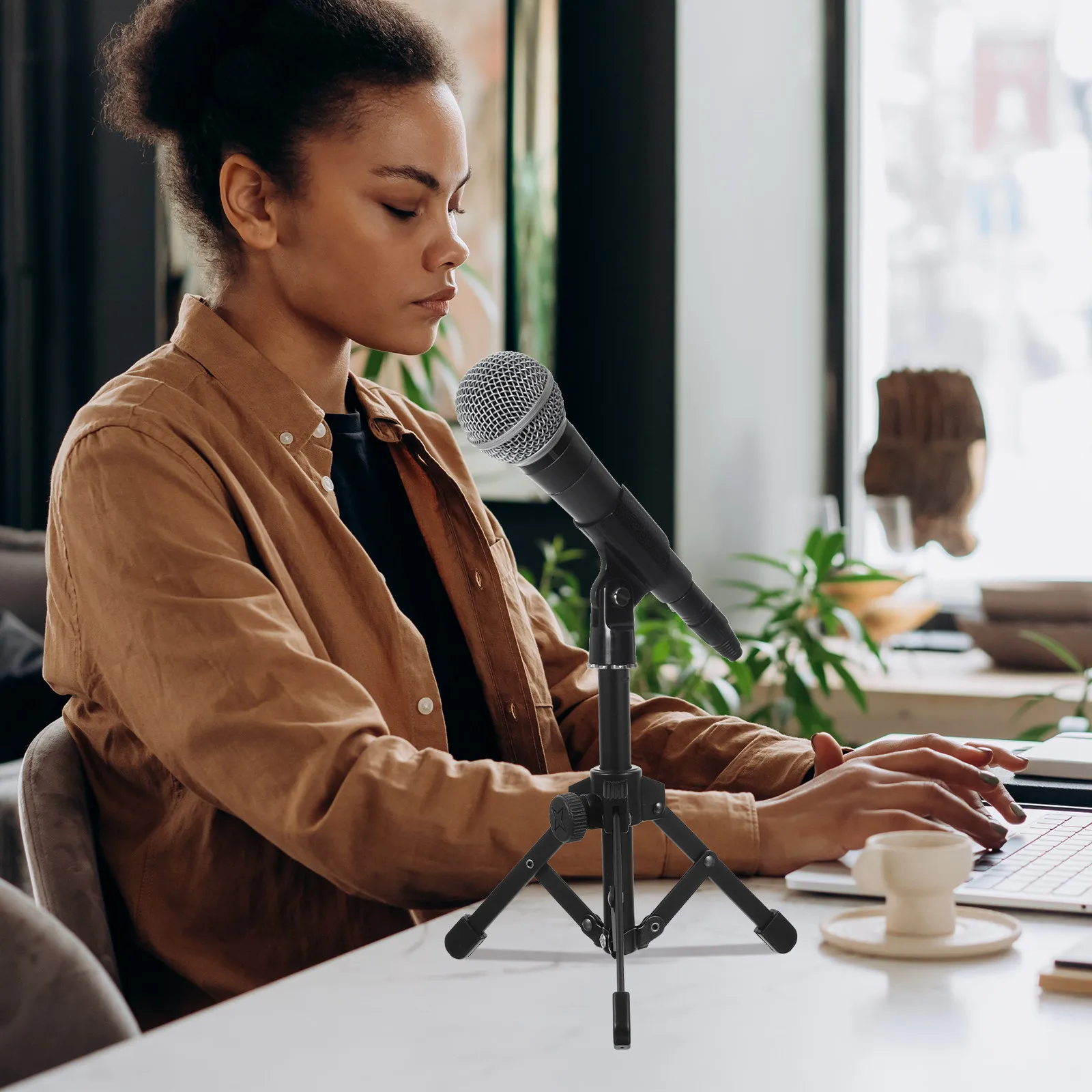 휴대용 접이식 책상 마이크 스탠드 삼각대 라이브 스트리밍 회의 녹음을 위한 안정적인 미끄럼 방지 데스크탑 마이크 홀더
