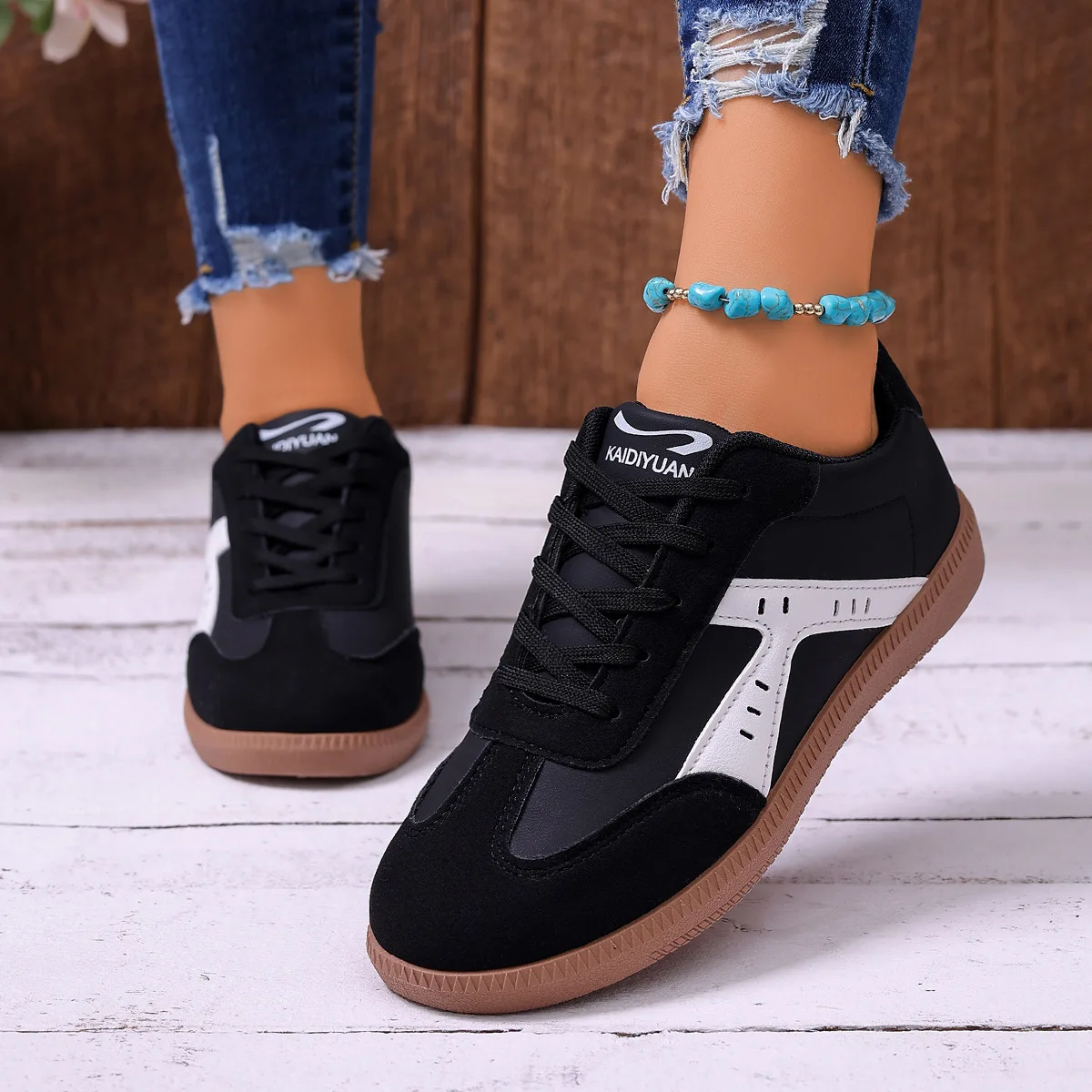 Women's Contrast Color Flat Sneakers Soft Sole Lace-Up Walking Shoes Lightweight Comfortable Low-Top Fashion Footwear
