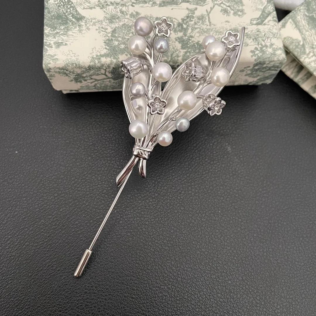

New hand-bouquet natural light pearl unisex couple brooch collar pin