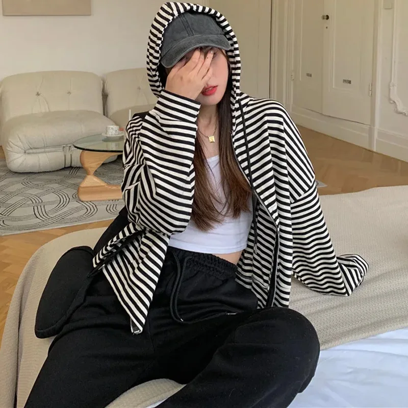 

Vintage stripe Zip Up Casual short Coats Women Korean Style Hoodies For Girls Top Long Sleeve Oversized Hooded Sweatshirt Jacket