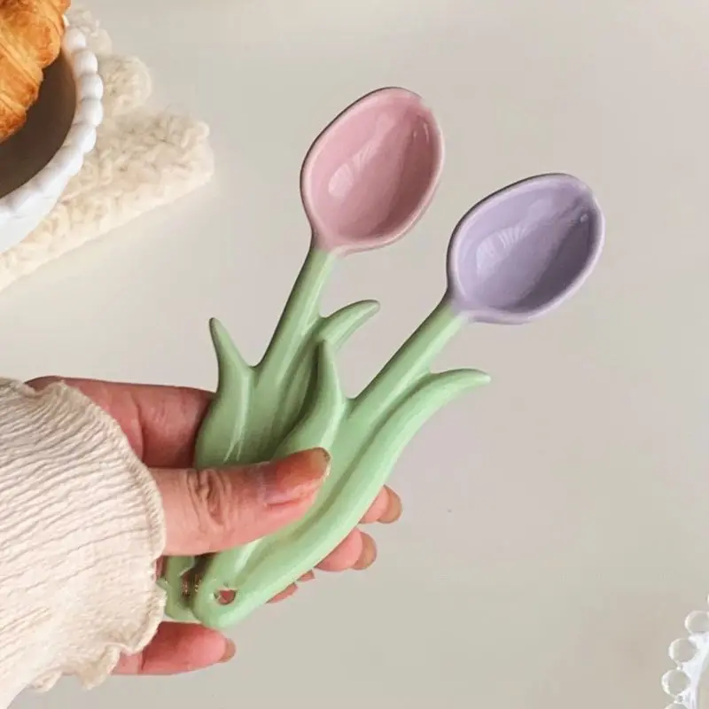 

Cute spoon ins high value tulip small fresh flower ceramic spoon household dessert spoon spoon spoon.