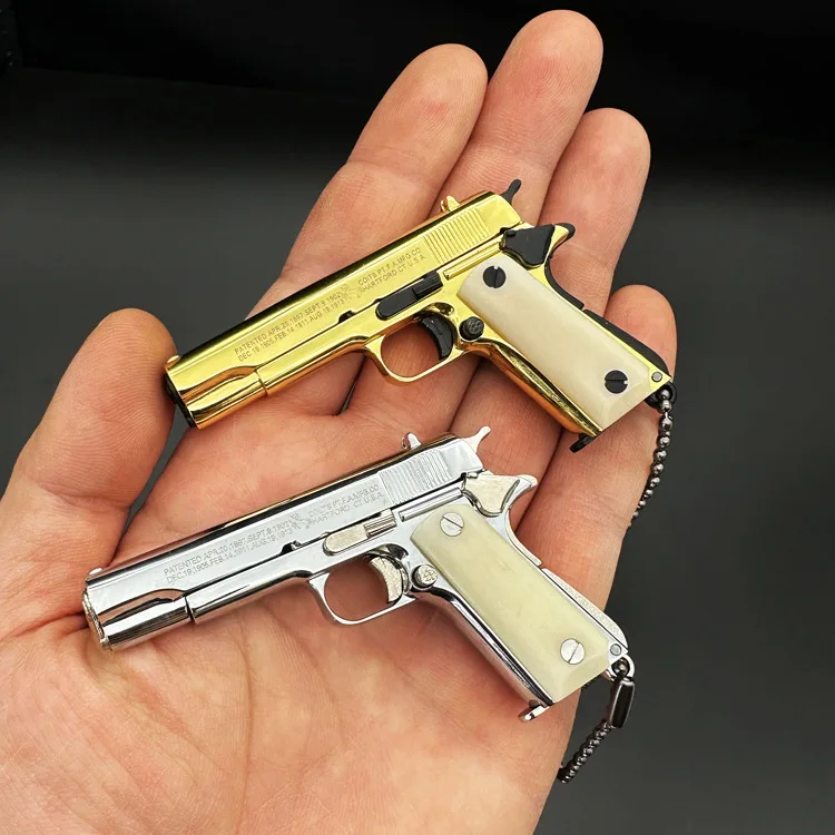 1:3 콜트 1911 소 뼈 손잡이 권총 미니어처 모델, 합금 키체인 선물, 배낭 펜던트 장식, 소년 선물 장난감
