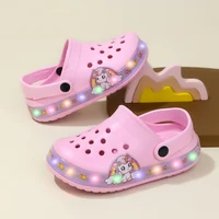 Sandales légères pour filles, chaussures de plage d'été pour enfants, imprimées de dessins animés roses, antidérapantes, Design classique, sabots décontractés pour enfants 4