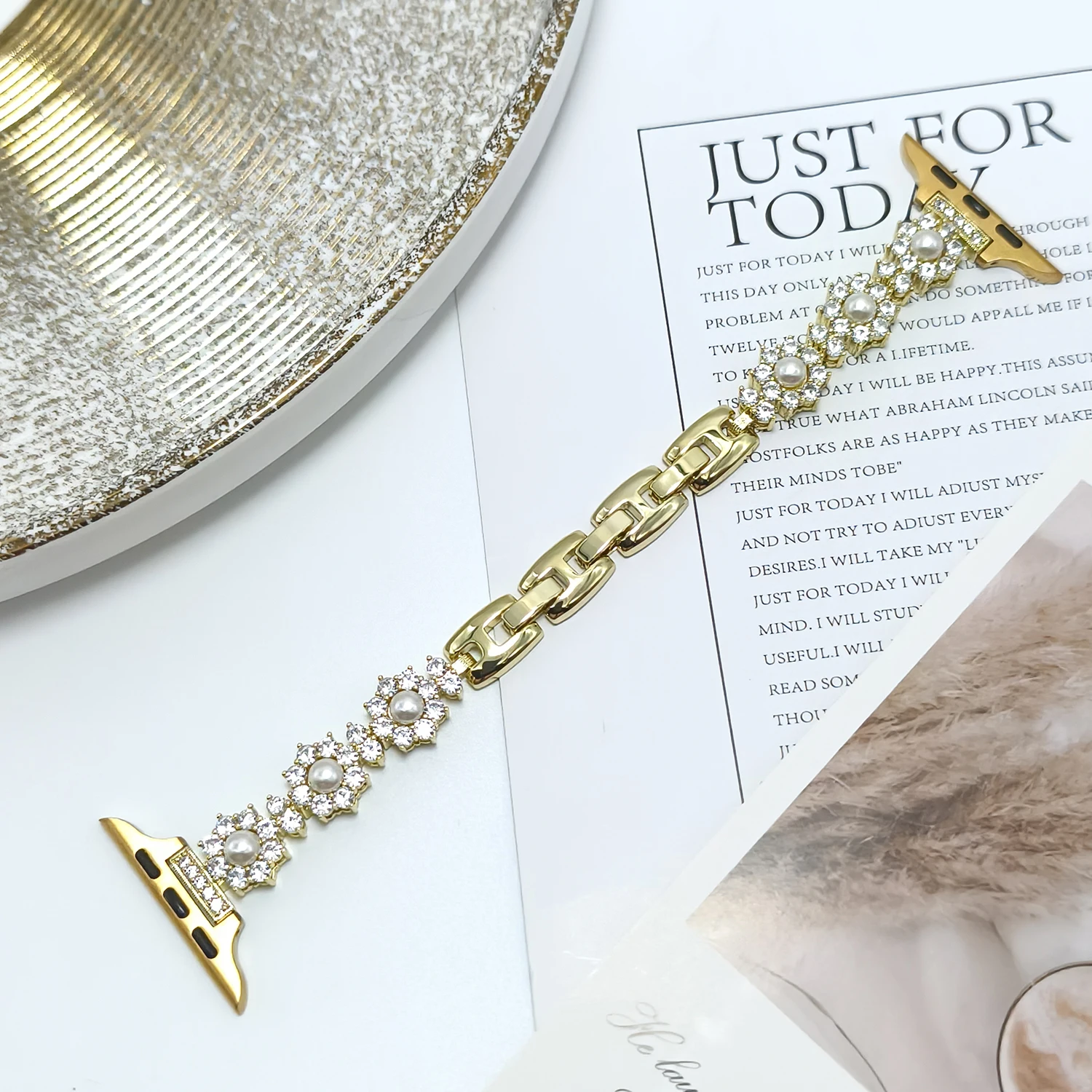 Luxury Zircon Bracelet with Fashionable Copper Metal Strap