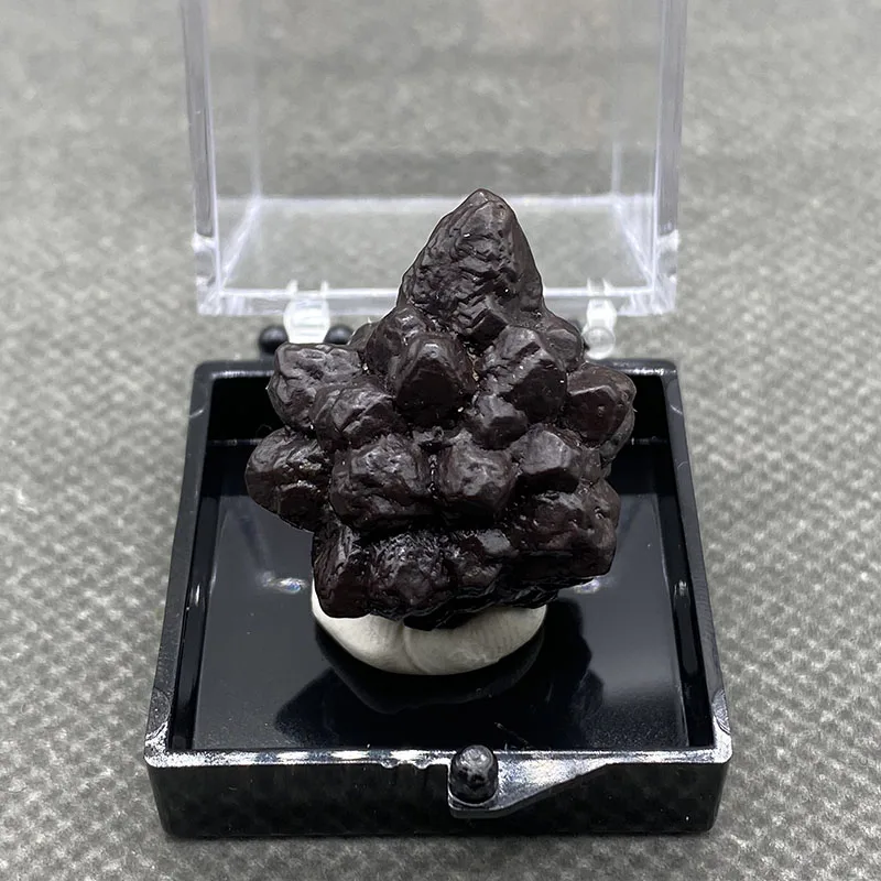 100% Natural rare Egypt Limonite mineral specimen stones and crystals healing crystals quartz gemstones +box size:35*35*35mm