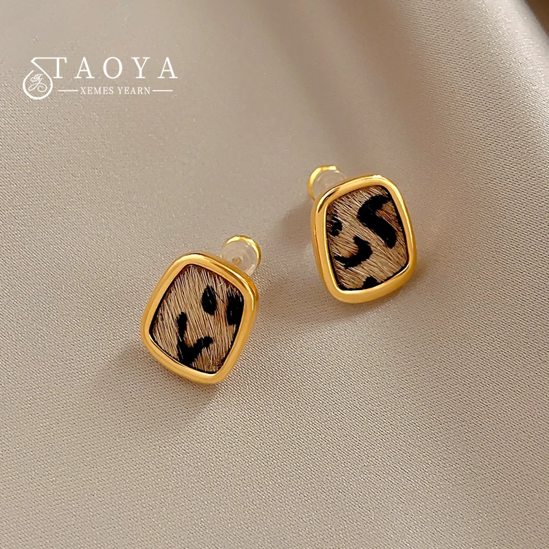 Metall geometrische quadratische Leopardenmuster kleine Ohrstecker für Damen Temperament einfache und vielseitige Schmuck Design Zubehör
