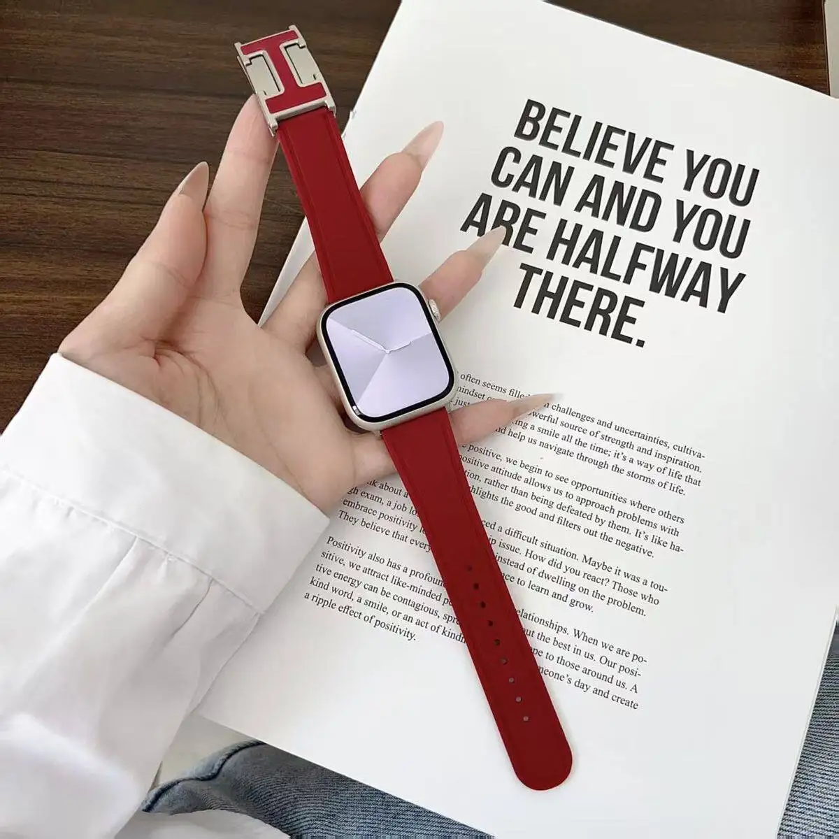 Magnetic Silicone Strap for Smartwatch - Durable & Stylish Bracelet Design