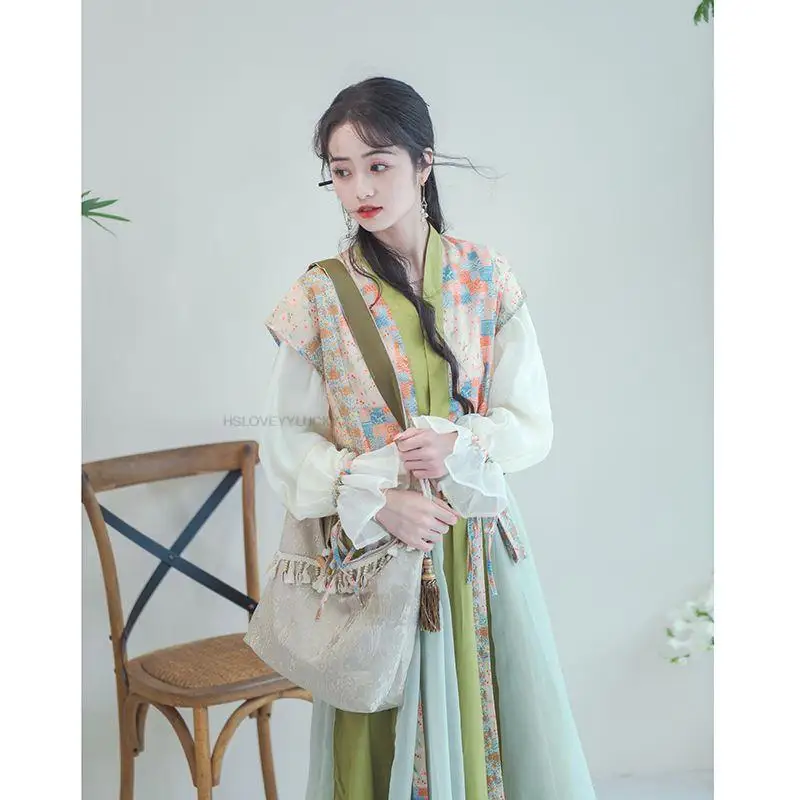 Рисунок 4 - Женская одежда в китайском стиле династии песни