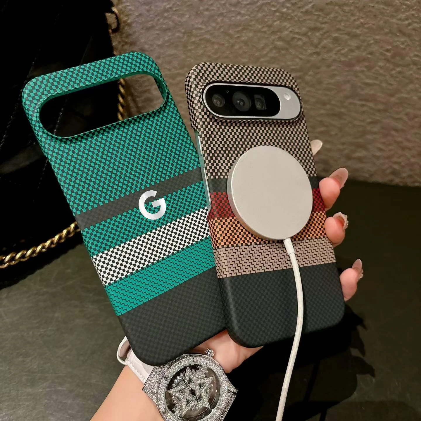Luxury Slim Carbon Fibre Texture Magnetic Charging Phone Case