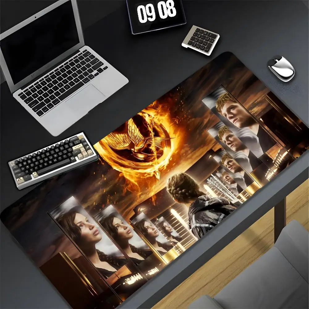 thumbnail image 1 of Alfombrilla de ratón XXL para teléfono con película Los juegos del hambre, para gamers, PC, ordenador, otaku, con borde de bloqueo, personalizada, para bricolaje, para portátil, escritorio, 1 of 5