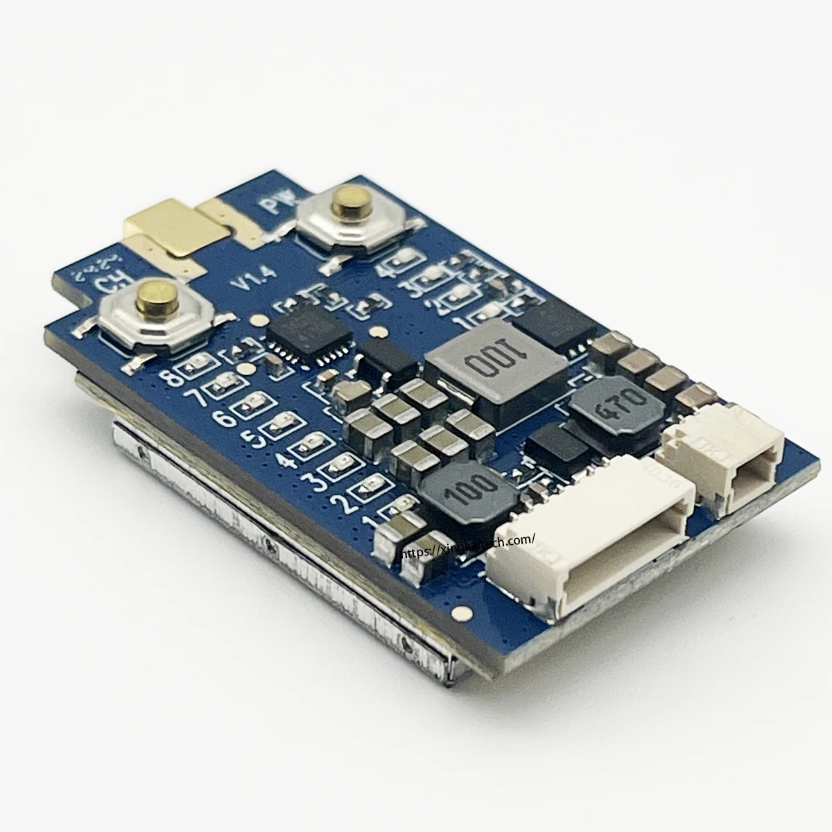 Utilisateur portant les lunettes FPV en extérieur, achetez ce kit pour transmission vidéo longue distance