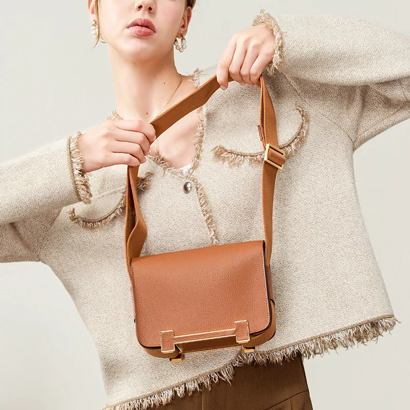 Fashionable Geta Wooden Sandal Bag Luxury Sensation Genuine Leather Medium Square Crossbody Bag for Women Urban Simplicity Style