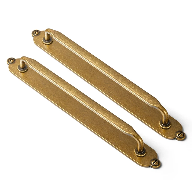 มือจับตู้ทองเหลืองโบราณ Goo-Ki ผลิตจากโลหะผสมสังกะสี พร้อมแผ่นรองหลัง ขนาด 5 นิ้ว (128 มม.) ระยะห่างรูกลาง สำหรับตู้ในห้องนอน ห้องครัว 1