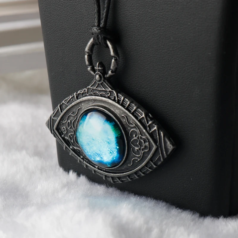 Game Bloodborne Cosmic Demon Eye Necklaces Crow Hunter Wheel Hunter Badge Pendant Necklace Fans Cosplay Props Jewelry Gift necklace pendant game necklace game cosplay props