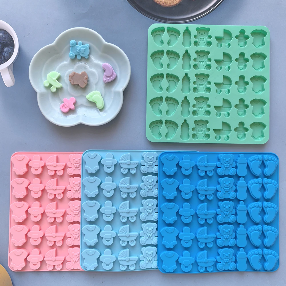 2 pezzi Baby Shower Cioccolato Stampi Silicone Antiaderente Bambino Impronta Tutina Biberon Ciuccio Carrozza Orsetto a Forma di Carino Stampo, Torta Cupcake Decorazione Stampi per Caramelle Gommose