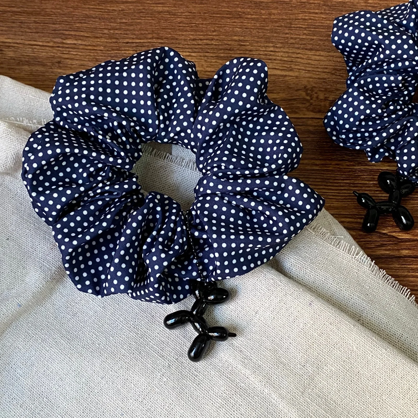 1PC Navy Blue Polka Dot Hair Accessory With Cute Black Balloon Dog Charm For Women, Fashionable Elastic Hair Tie For Daily Wear