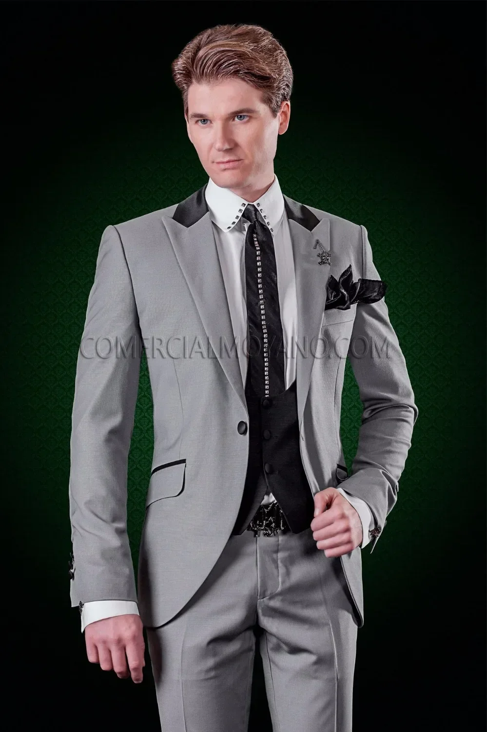 

Grey Italian Men Suit Slim Fit 3 Piece Blazer Custom Gentle Tuxedo Groom Prom Terno Masculino Fatos Para Noivos De Luxo Homem