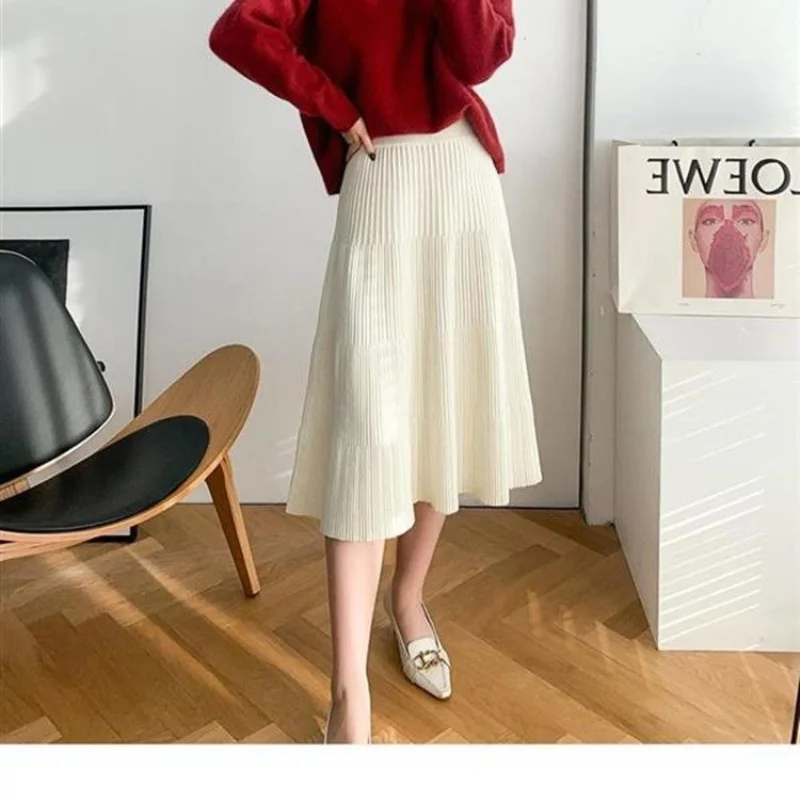 

Повседневная Женская юбка, новинка 2023, Маленькая вязаная юбка в Корейском стиле, однотонная плиссированная шерстяная юбка средней длины, женские топы на осень и зиму
