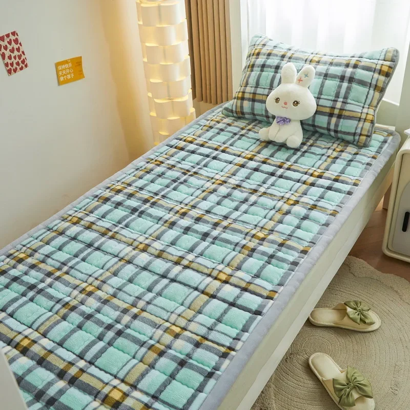 Winter Milk Velvet Mattress Toppers Dormitory Bedspread Fold Tatami Thin Mat Non-slip Mattress Cover Queen Bed Sheets Bed Cover