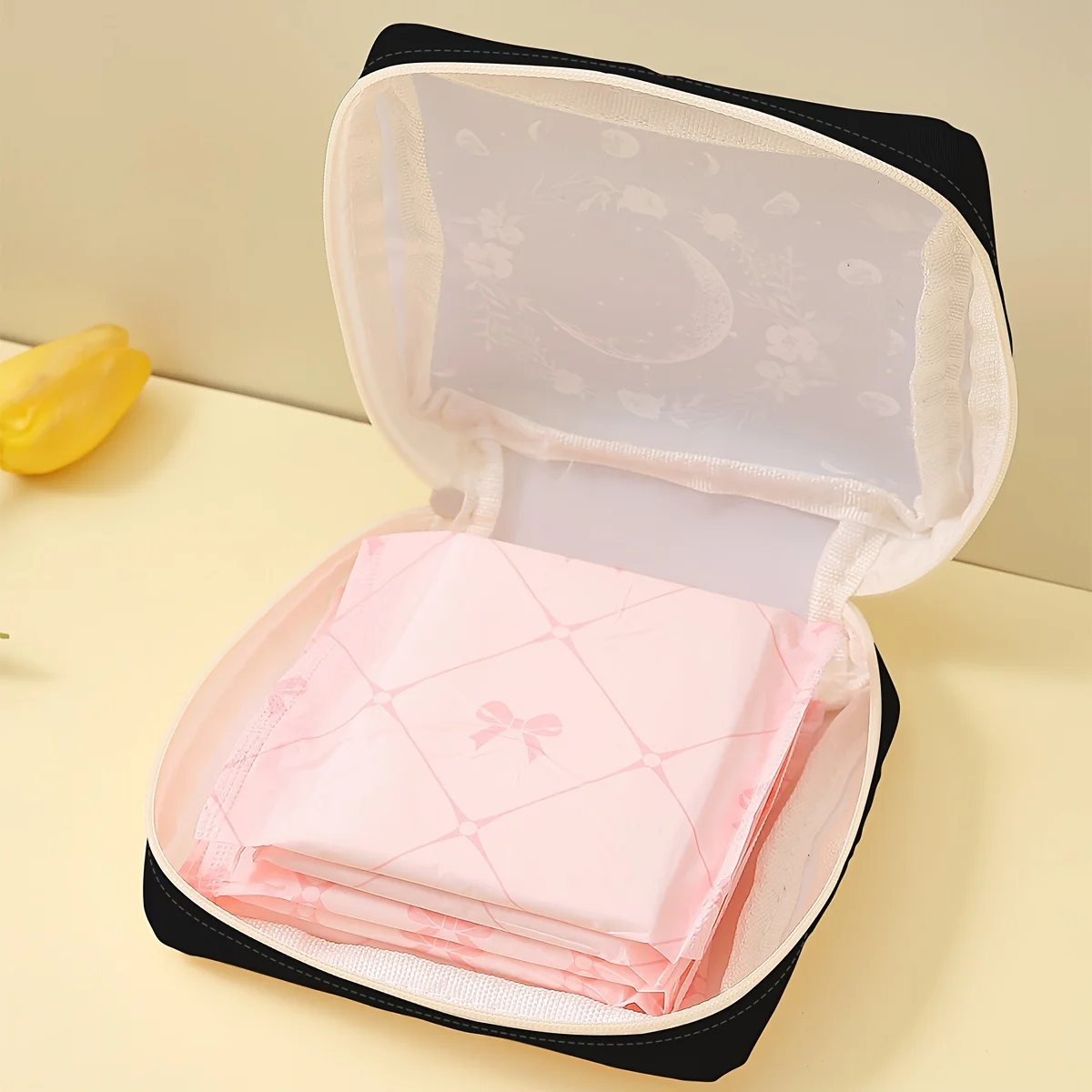 1 pc Moon pattern printed sanitary napkin storage bag, women's lightweight tissue bag, sanitary tissue bag