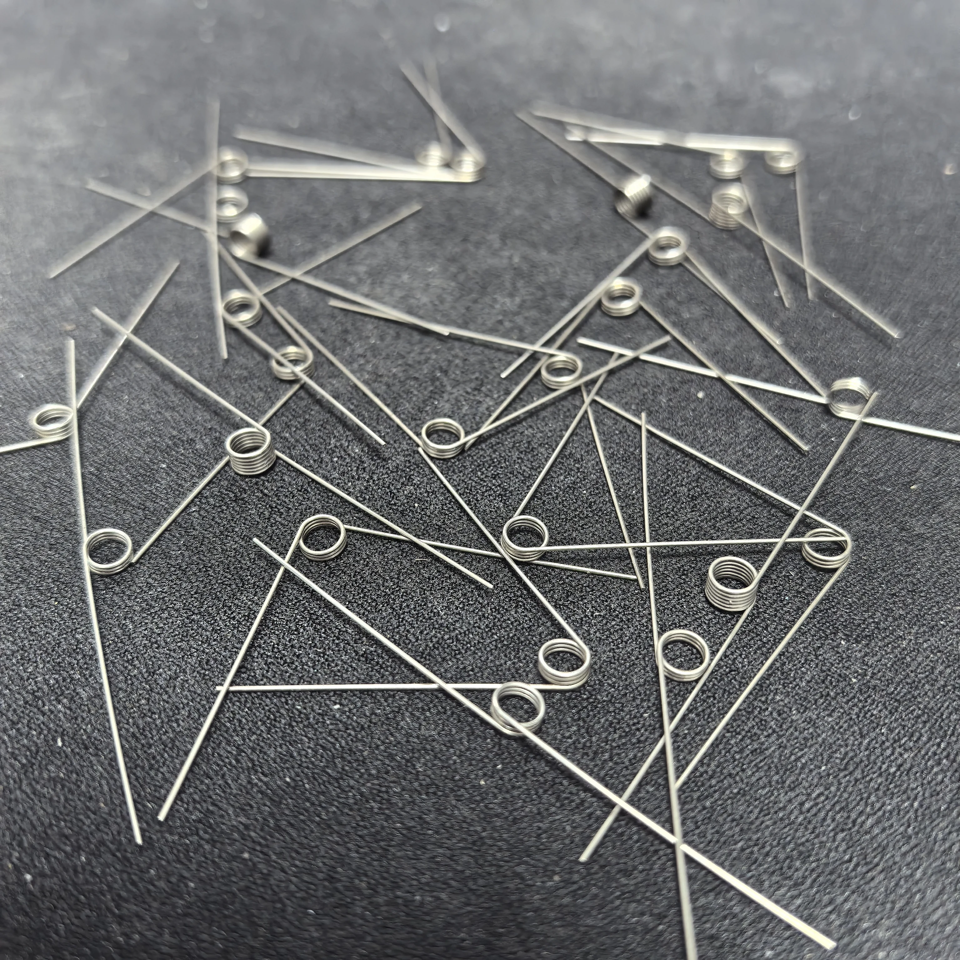 5 Stück Drahtdurchmesser 0,4 mm Grad Edelstahl kleine Torsionsfeder Torsionshaarnadelfeder V-förmig anpassbar – Detail 6