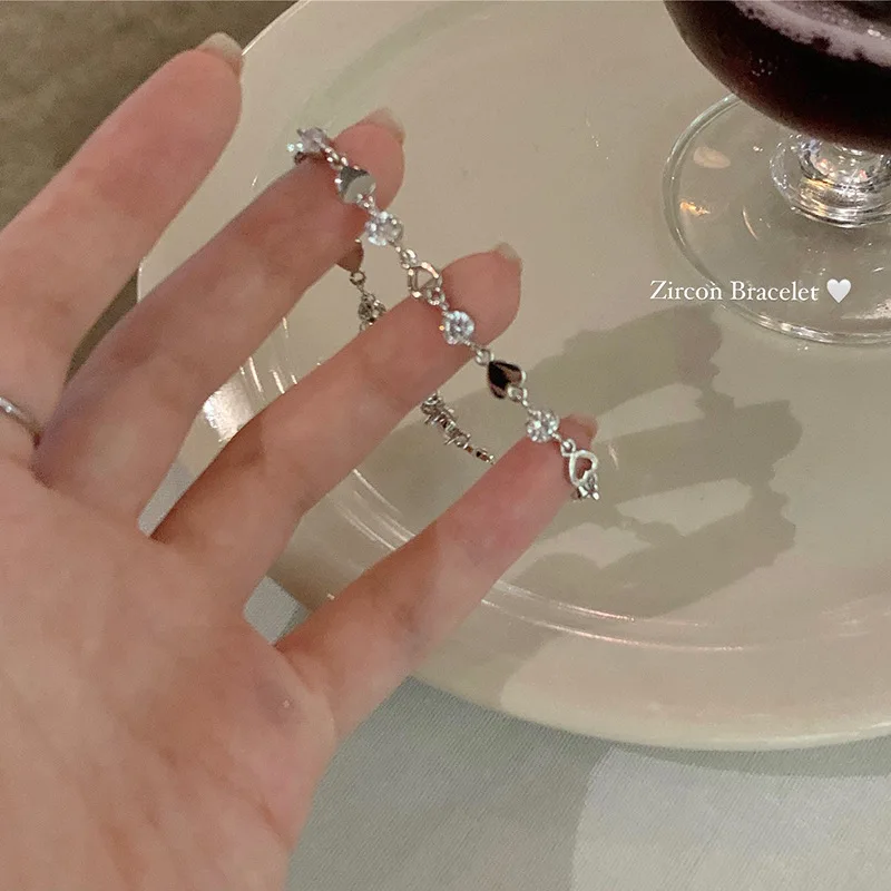 Versione Coreana Sweet Love Heart Zircone Bracciale Ragazze Ins Simple Niche Design Studenti Hollow Heart Hand Jewelry