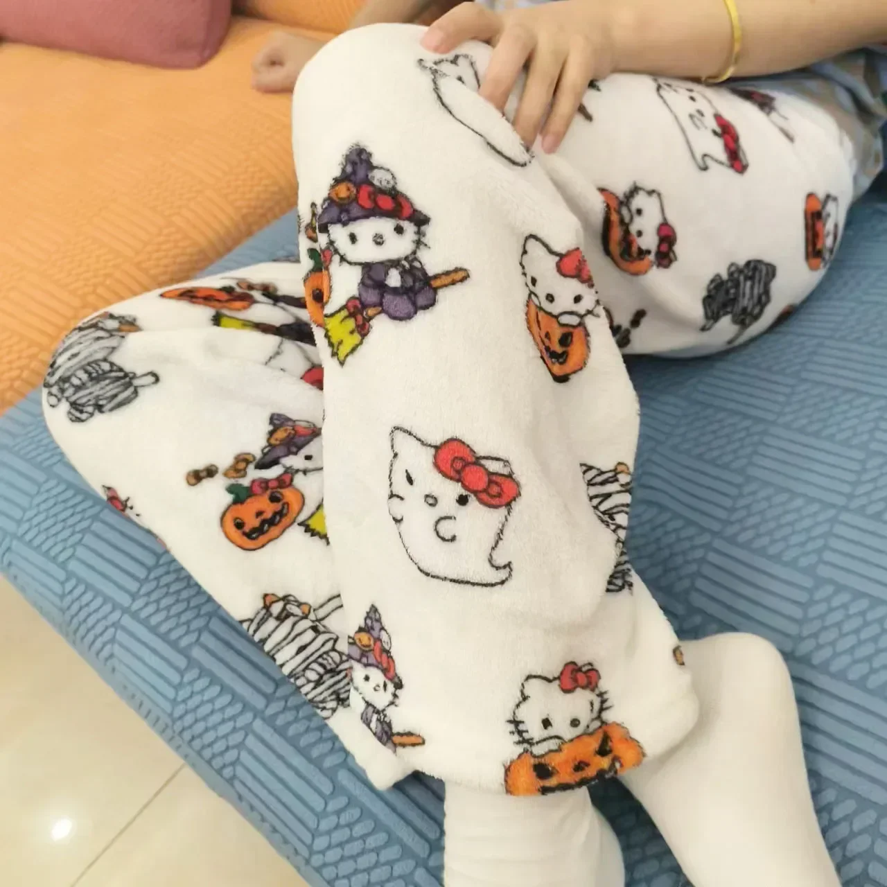 thumbnail image 1 of Pantalones de pijama de Hello Kitty, pantalones suaves de tejido elástico doble de forro polar de Sanrio Anime, nuevos pantalones para mujer, regalo de cumpleaños de dibujos animados Kawaii, 1 of 5