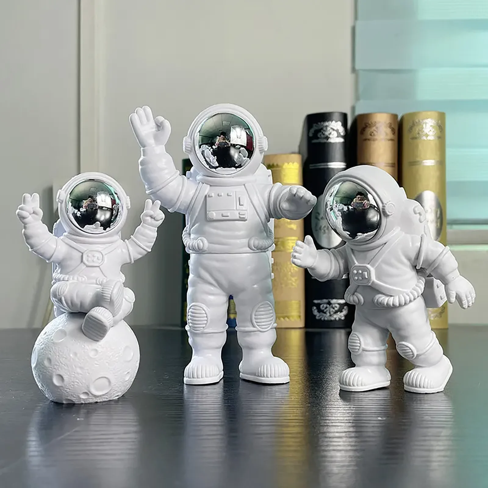 宇宙飛行士の置物 宇宙飛行士フィギュア知育玩具飾りグッズ置物宇宙飛行士彫刻樹脂