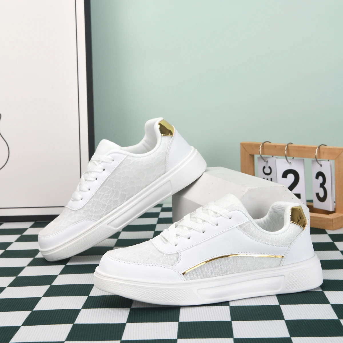 Womens Breathable White Skatebaord Shoes Casual Sports Trainer Outdoor Breathable Sneakers for Women Non Slip Lightweight Shoes