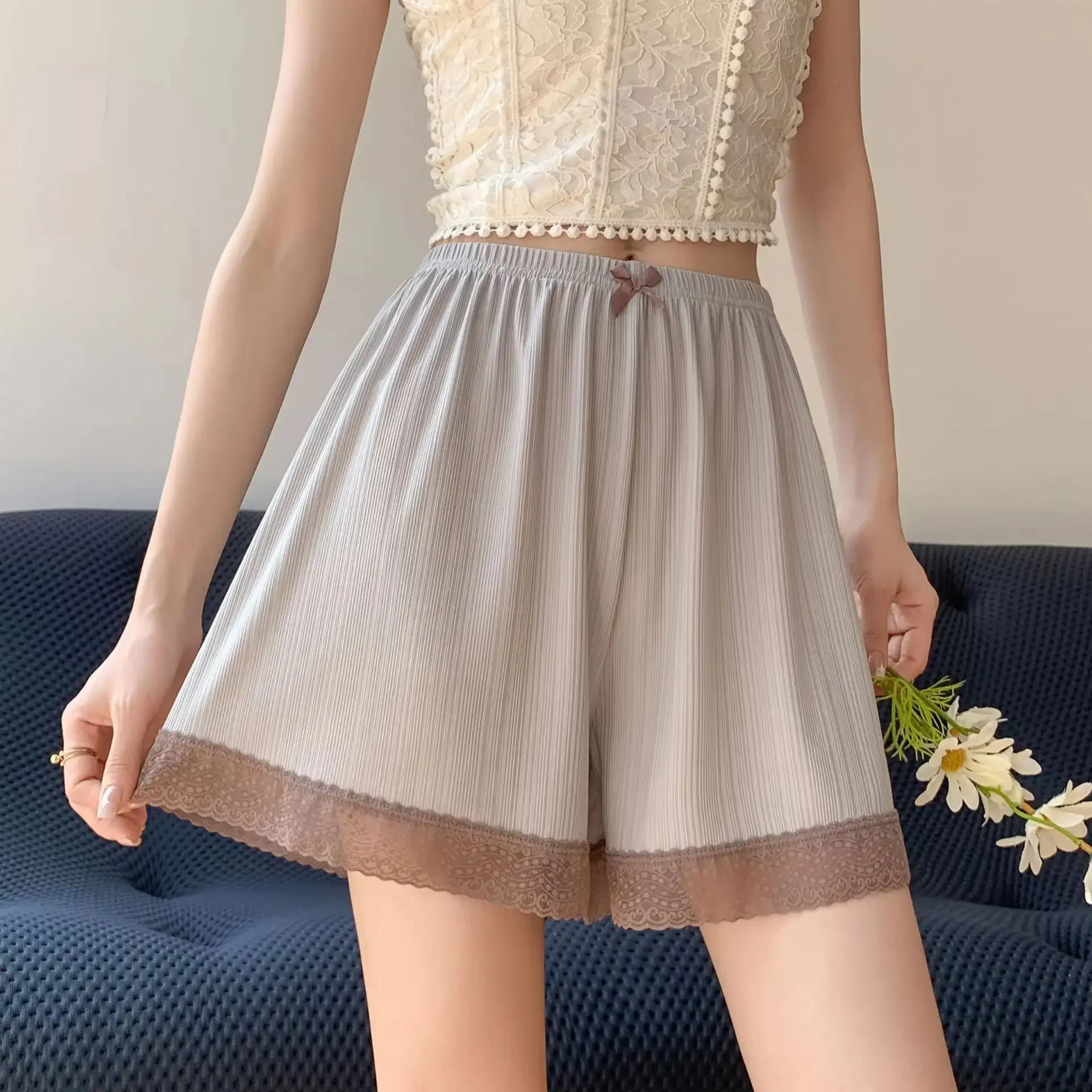 

2024 New Summer Lace Lace Safety Pants for Women's Ice Silk Anti Shining, Non Curled Edge, Can be Weared Externally as Underpant