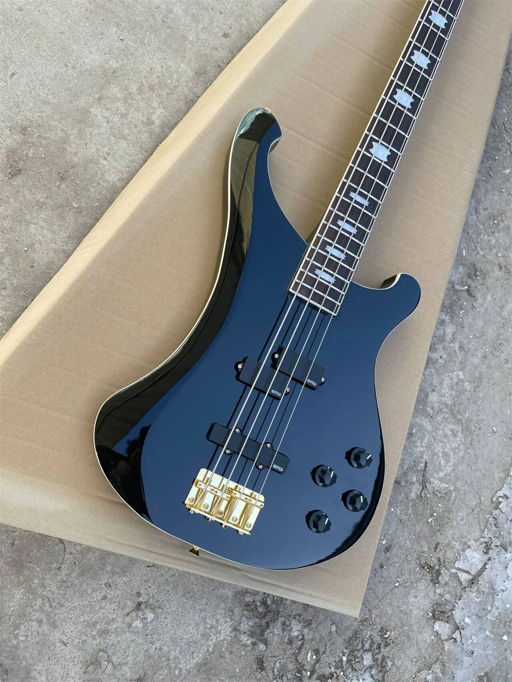 Electric Bass Guitar 4 Strings Electric Bass Guitar with Rosewood Fingerboard Black Hardware Active Pickups