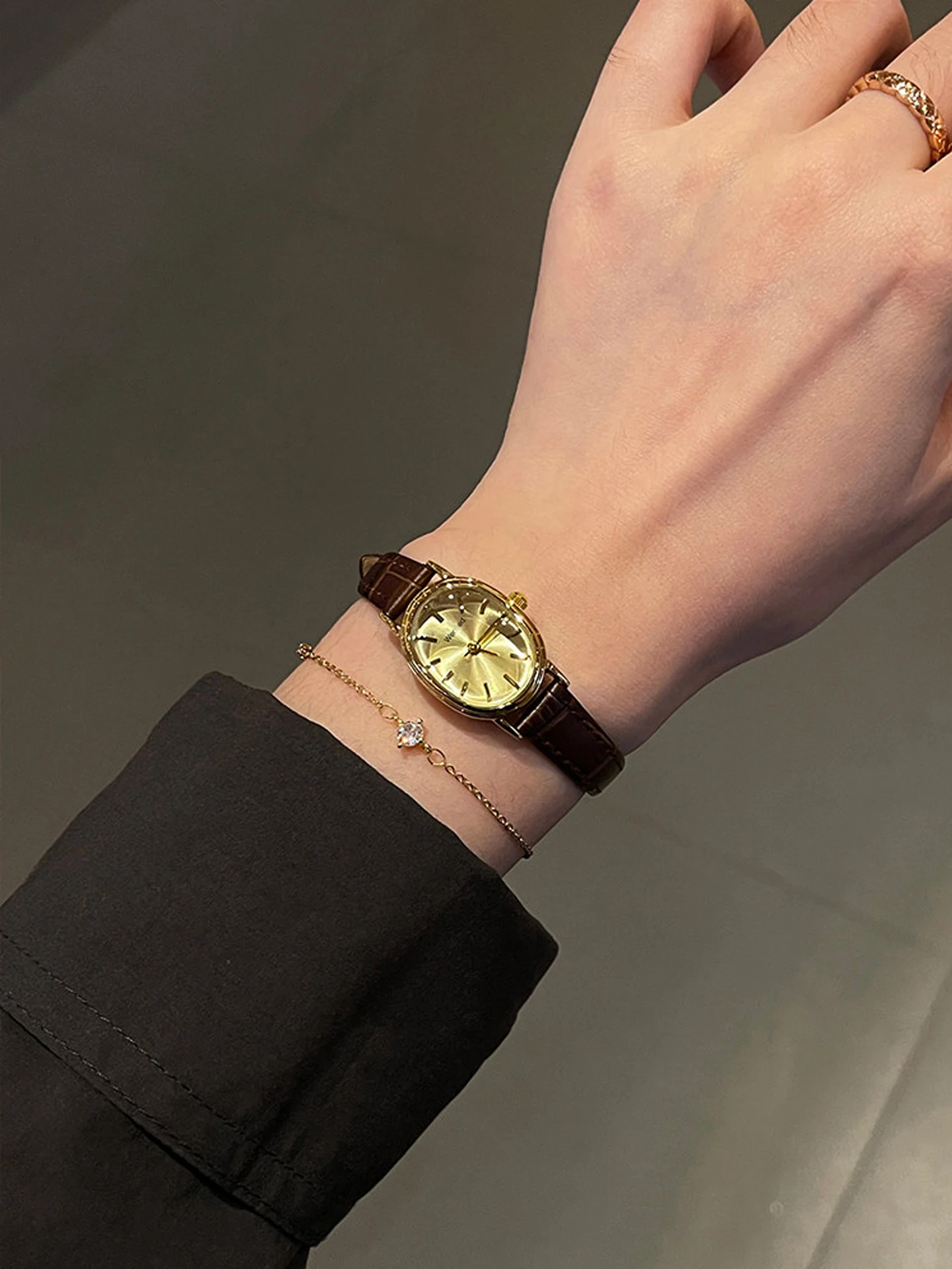 New Luxury Vintage Watch for Women Elegant Brown Leather Strap Quartz Watches with Waterproof, Perfect for Pairing with Dresses - 2