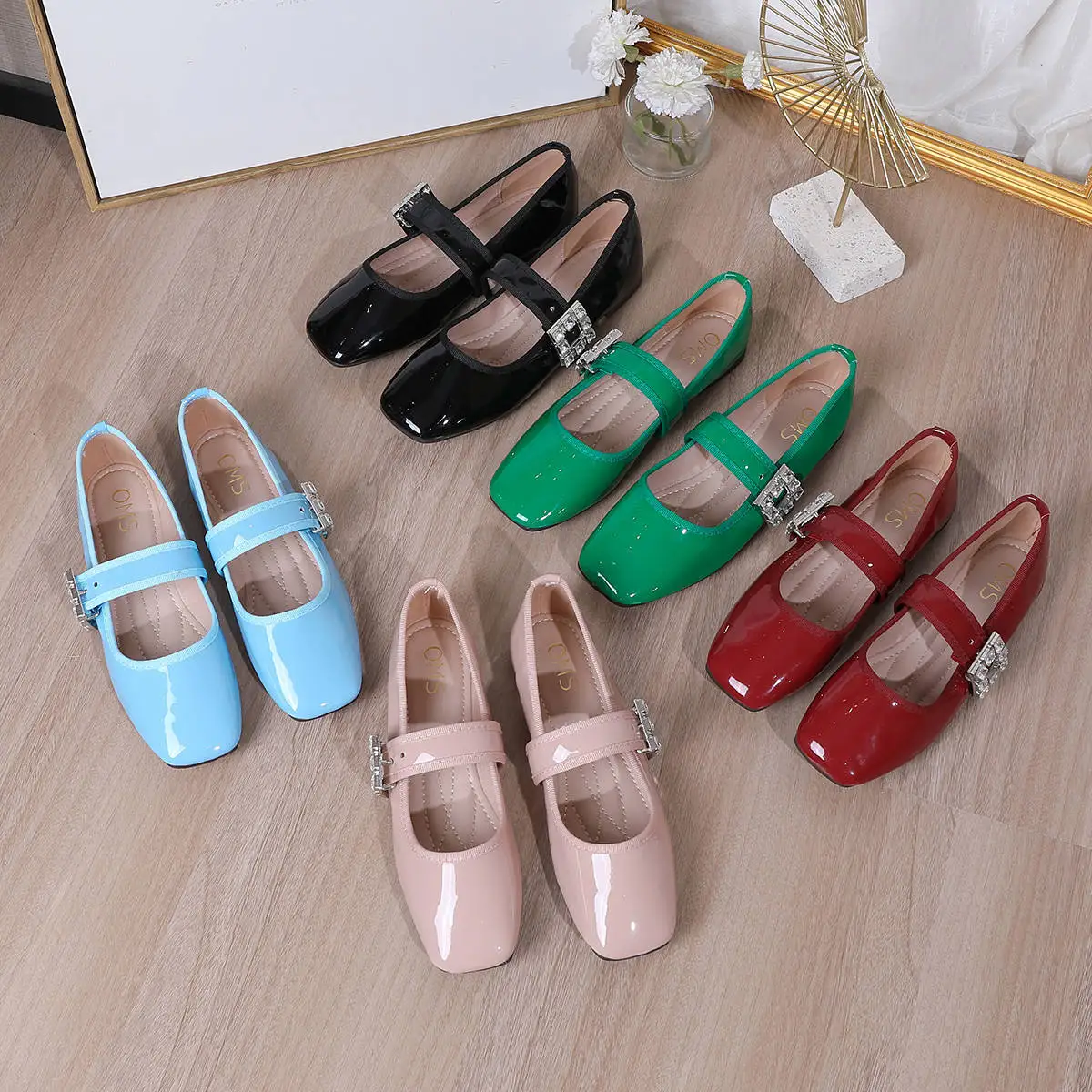 

Повседневная женская обувь с закрытым носком, женская обувь с кристаллами и квадратным носком, платье большого размера, новинка, стиль ретро, ремешок с пряжкой, для отдыха, ПУ F