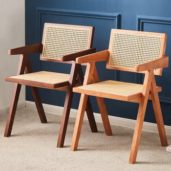 북유럽 통나무 팔걸이 등받이 찬디가르 의자, 고무 목재, 단단한 목재, 라탄 우븐 의자, 호텔 가정용 다이닝 의자