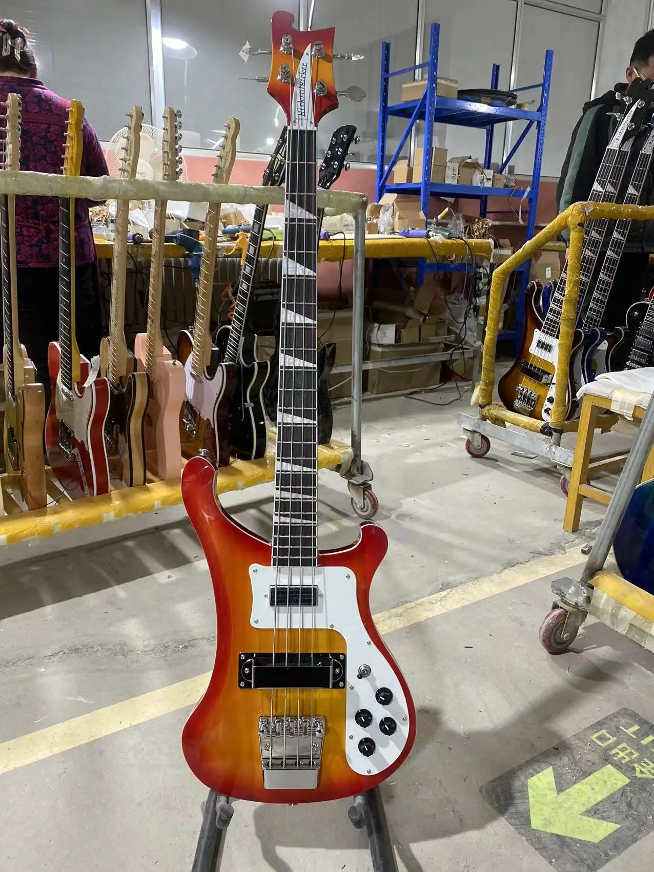 Rickenbacker 4003 Chitarra Elettrica Per Basso, Colore Cherry Sunburst, Tastiera In Palissandro, Chitarra A 4 Corde