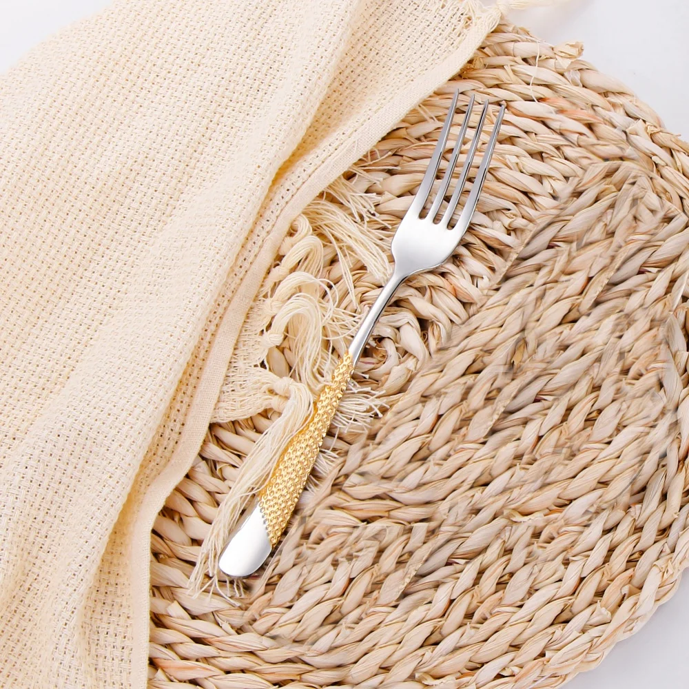 Gold Plated Dinner Forks Set 7.95&ldquo; Food Grade 18-10 Steel Luxury Dishwasher Safe Salad Fork Table Fork Set With Hammered Handle gold plated fork set