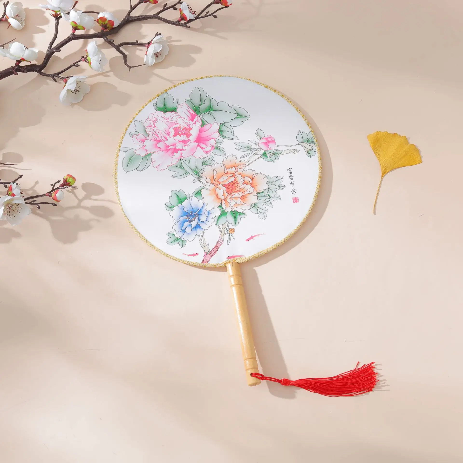 

Single-sided Silk Cloth Printing Chinese Style Round Fan with Wooden Handle Portable Printed Vintage Fan Dance Round Fan