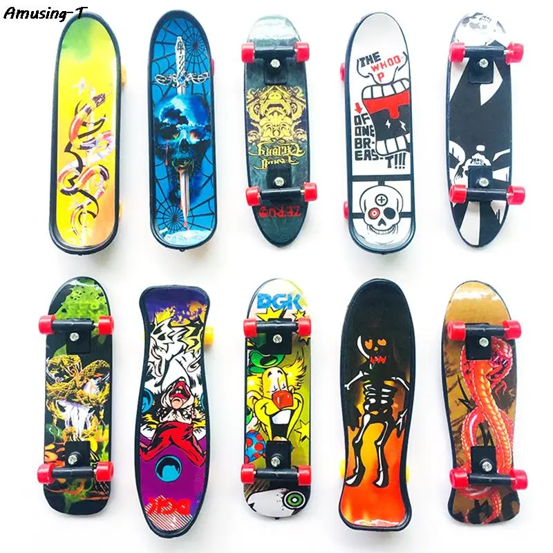 

1pc 2.8*10CM Skateboard Plastic Finger Skate Scooter Color Random Fingerboard Mini Creative Fingertips