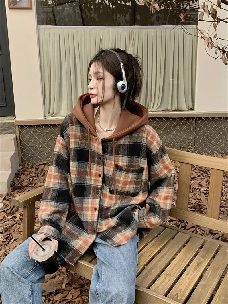 2023 New Checkered Hooded Short Coat Women's Autumn Loose Mid length Versatile Fashion High Grade Long Sleeve Top Commuting P172