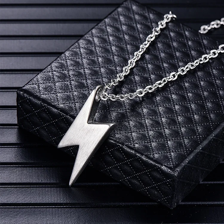 Retro Lightning Pendant Necklace For Men Gold Black Silver Color Necklaces Bolt Thunder Flash Charm Male Jewelry 4