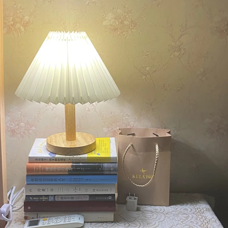 

White Retro Pleats Desk Lamp Creative Artistic Decorative Room Table Light Wooden Wired Bedside Night Light