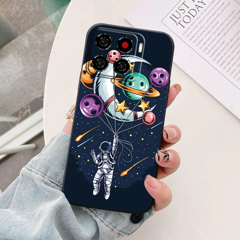 Astronaut Silicone Camera Protection Back Cover - Stylish Phone Case with Enhanced Durability