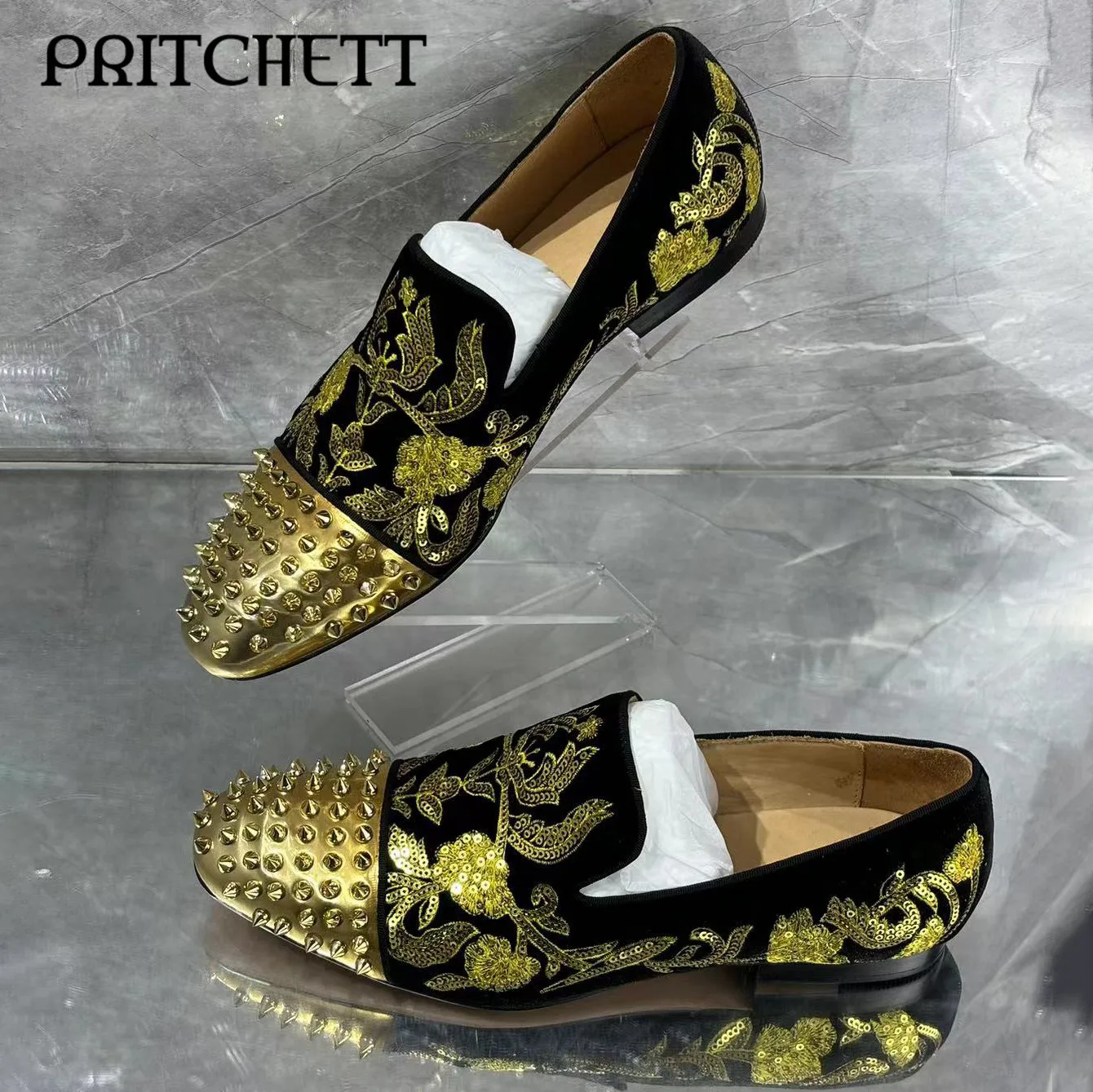 

Gold Silk Embroidery Printed Loafers with Rivets and Splicing Round Toe Shallow Casual Shoes Large Size Fashionable Men's Shoes