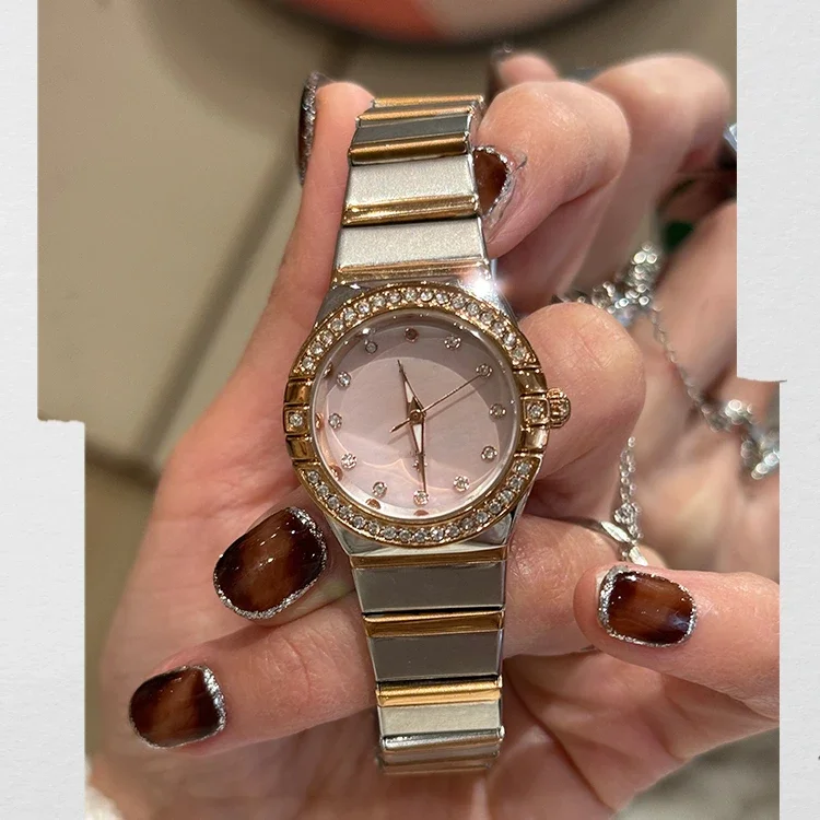 Ladies round diamond inlaid watch luxurious and exquisite water diamond quartz watch with steel strap ladies diamond watch