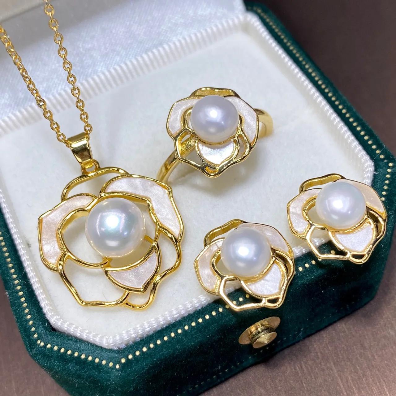 

Autumn and winter pearl sweater pendant 8.5mm ring natural freshwater pearl stud earrings 6.5mm niche fashion jewelry women