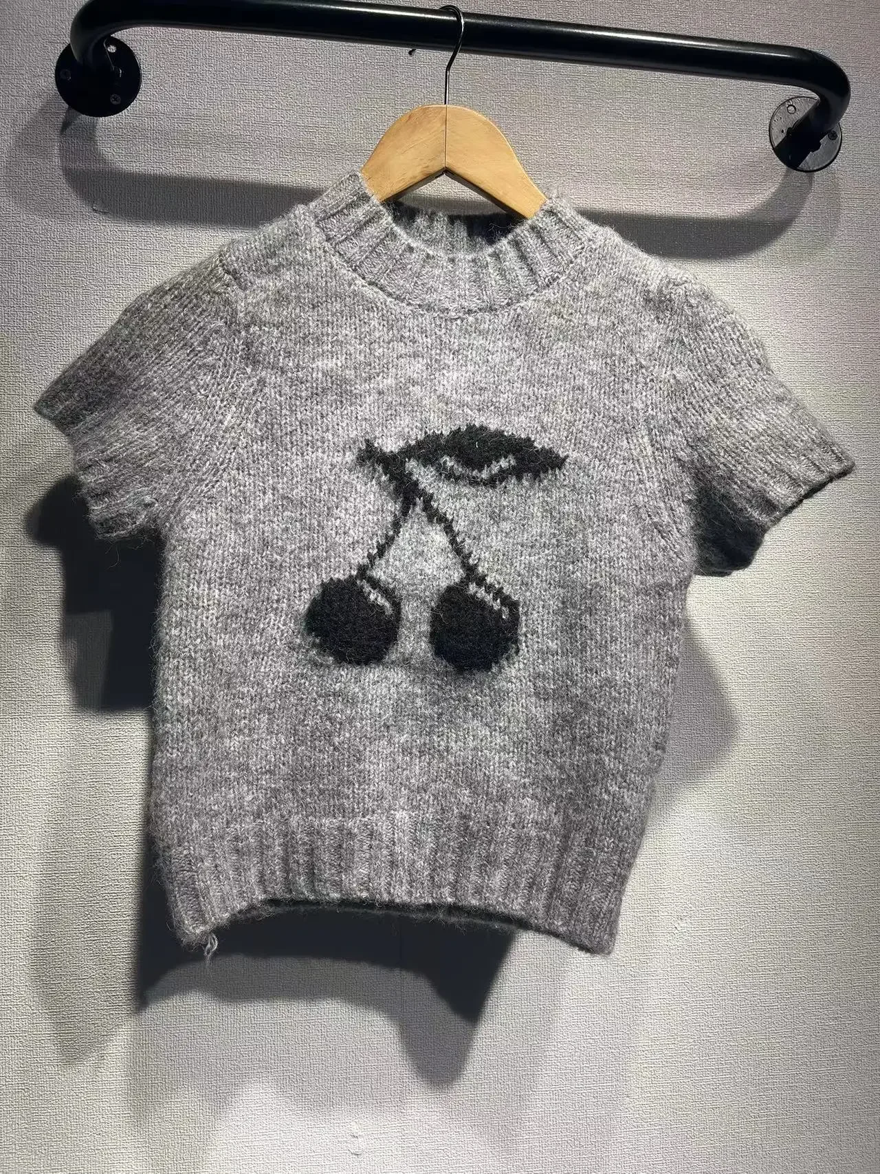 

Knitted Pullover for Women 2023 New Cherry Jacquard Round-Neck Slim Casual Simple Short Sleeve Sweater