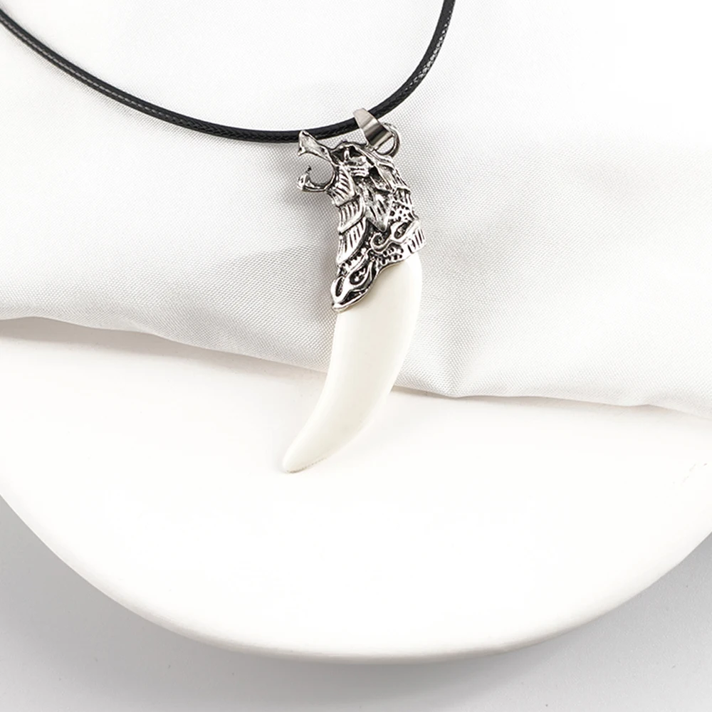 LeeSell Fashion White Wolf Tooth Choker Necklace With Rope Chain Animal Wolf Tooth Amulet Head Pendant Necklace For Men & Boys