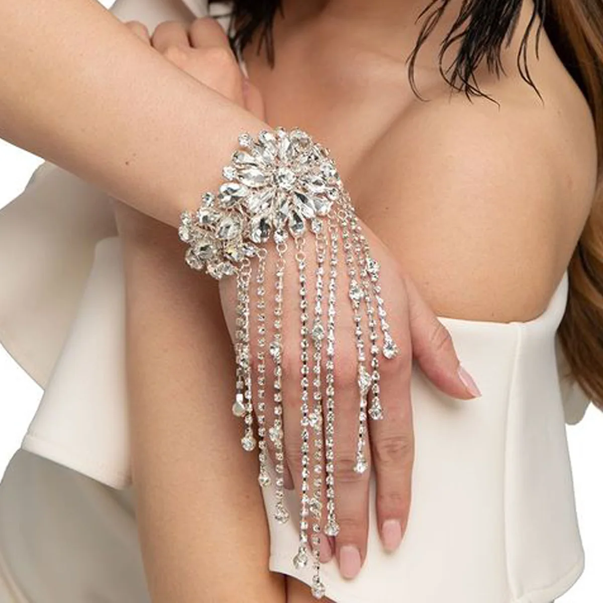 

Luxury Tassel Chain Ring Bracelet for Women Wedding Zircon Hand Accessories Crystal Pendant Charm Bracelets Jewelry