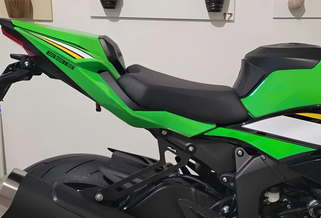 バイク用シートパッド オートバイ黒後部助手席ピリオンカワサキ用忍者