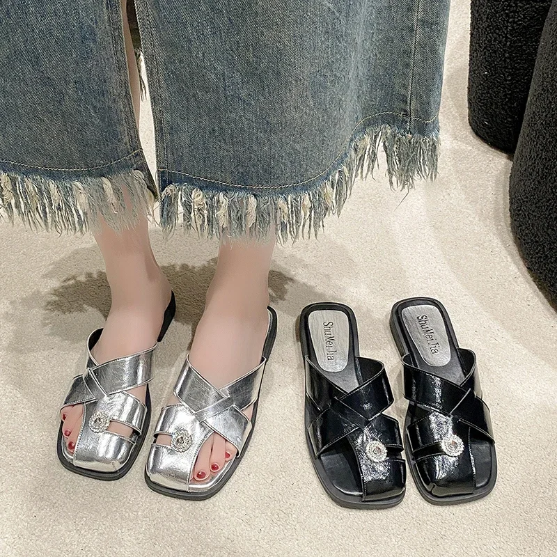 Summer Baotou Cool Slippers for Women's Shoes Wearing Outsiders 2024 New Small Mouler Shoes French Flat Silver Half Slippers